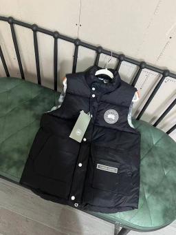Black white label vest