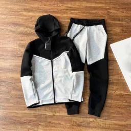 Set in black with light gray (half sleeve)