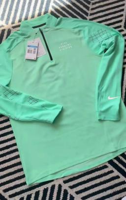 Green quick drying clothes