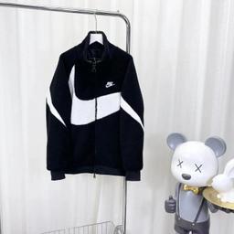 黑白色毛绒外套