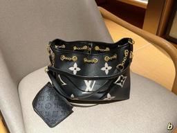 050301005-黑色（Size：28×20×11cm）