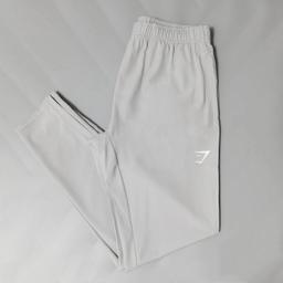 白色运动卫裤