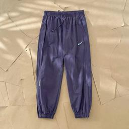 紫色套装裤子