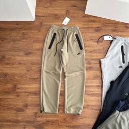卡其色裤子