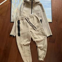 卡其色双侧拉链套装