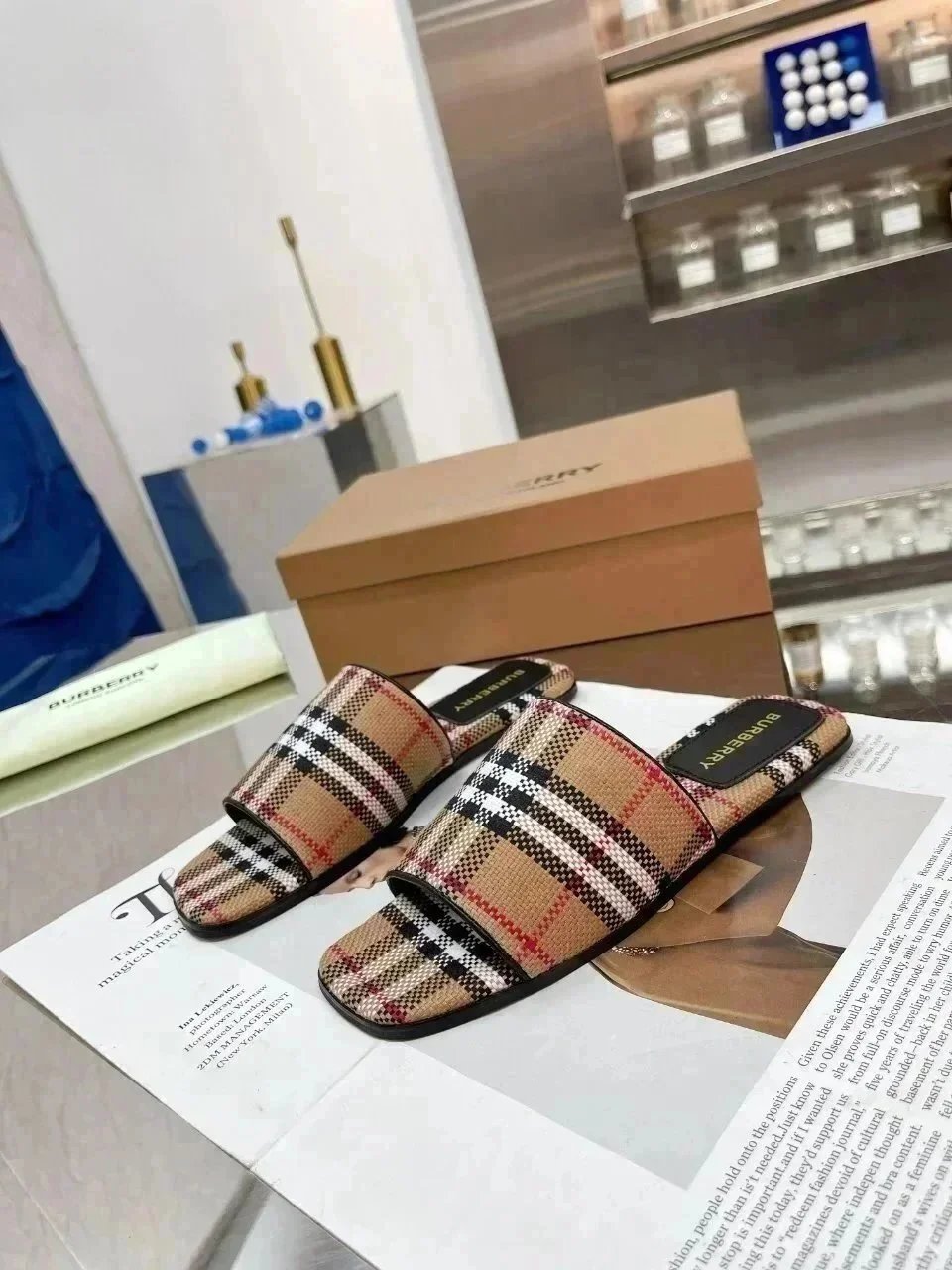 Burberry slippers Chanel Gucci slippers - Thumbnail 10