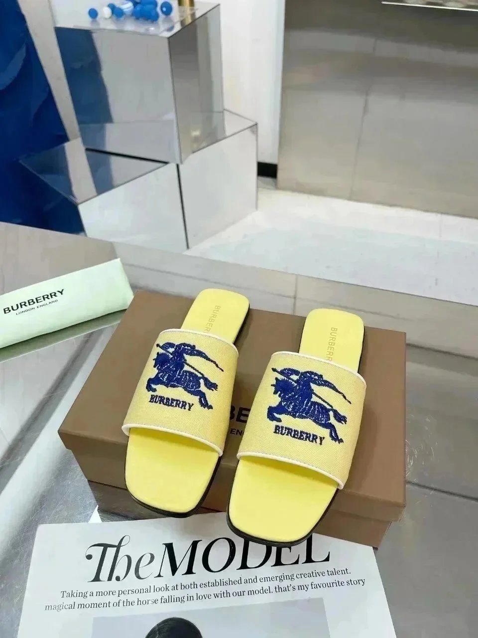 Burberry slippers Chanel Gucci slippers - Thumbnail 4