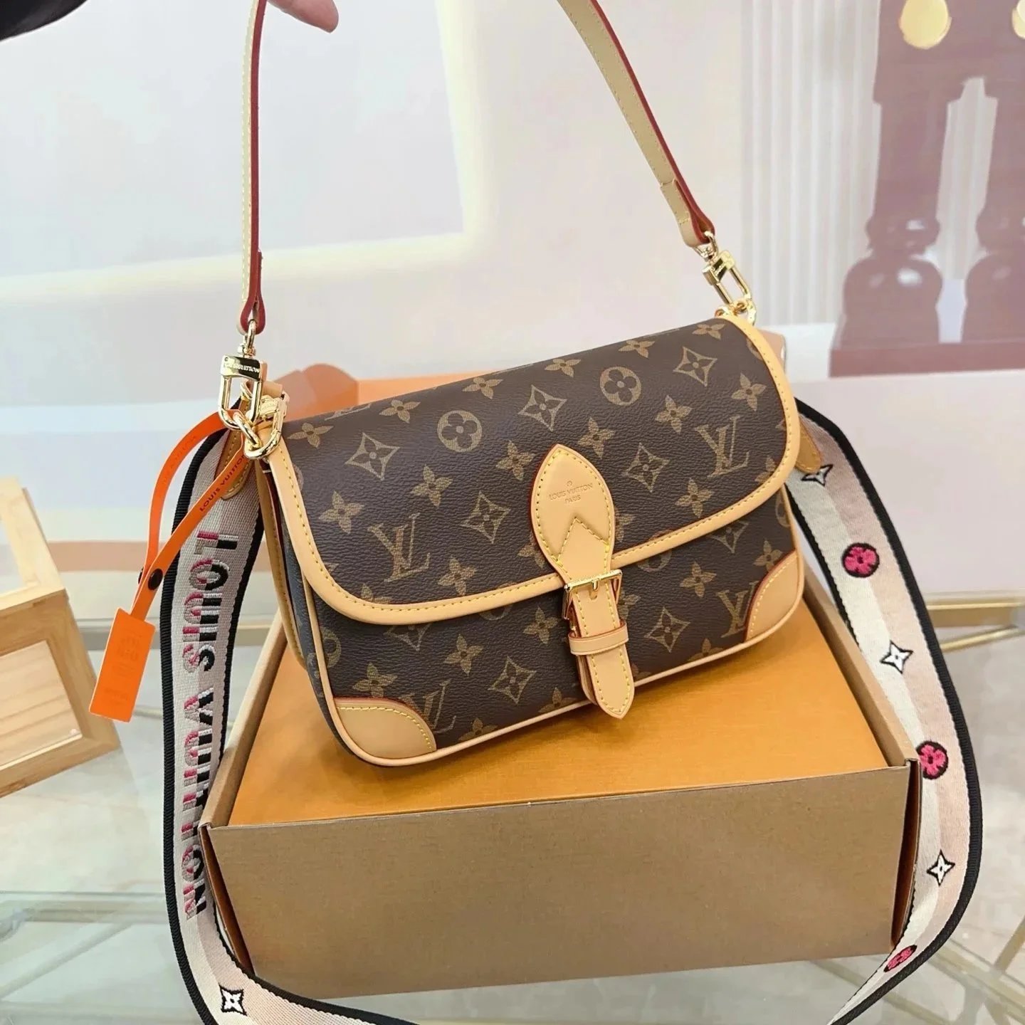 Louis Vuitton women's bag - Thumbnail 9