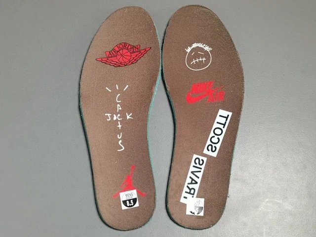 Travis Scott x Air Jordan 1 - Thumbnail 10