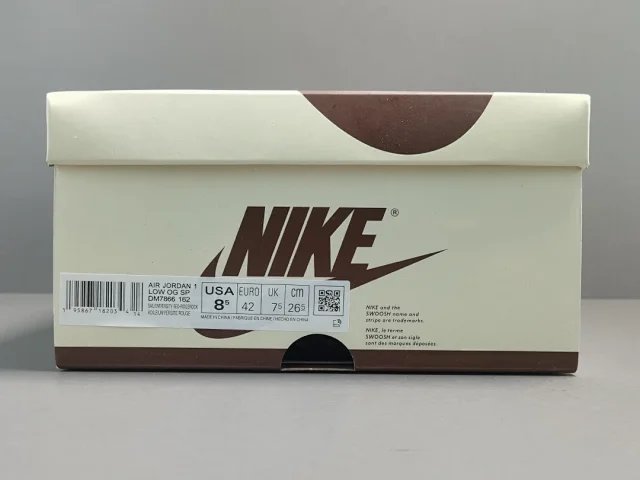 Travis Scott x Air Jordan 1 - Thumbnail 2