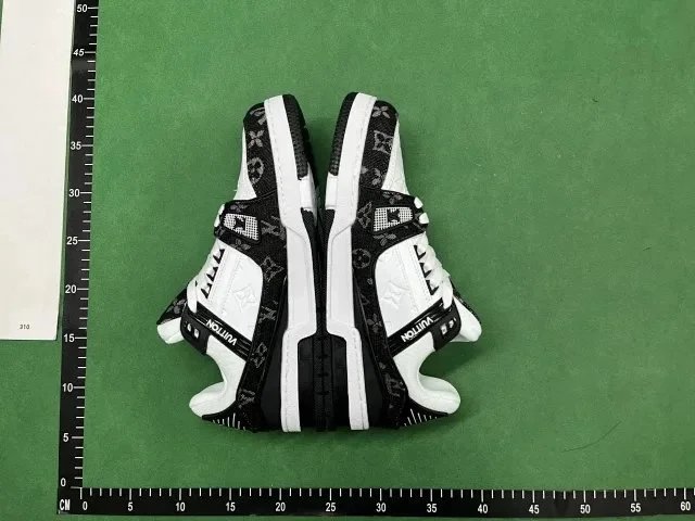 Louis vuitton shoe - Thumbnail 3