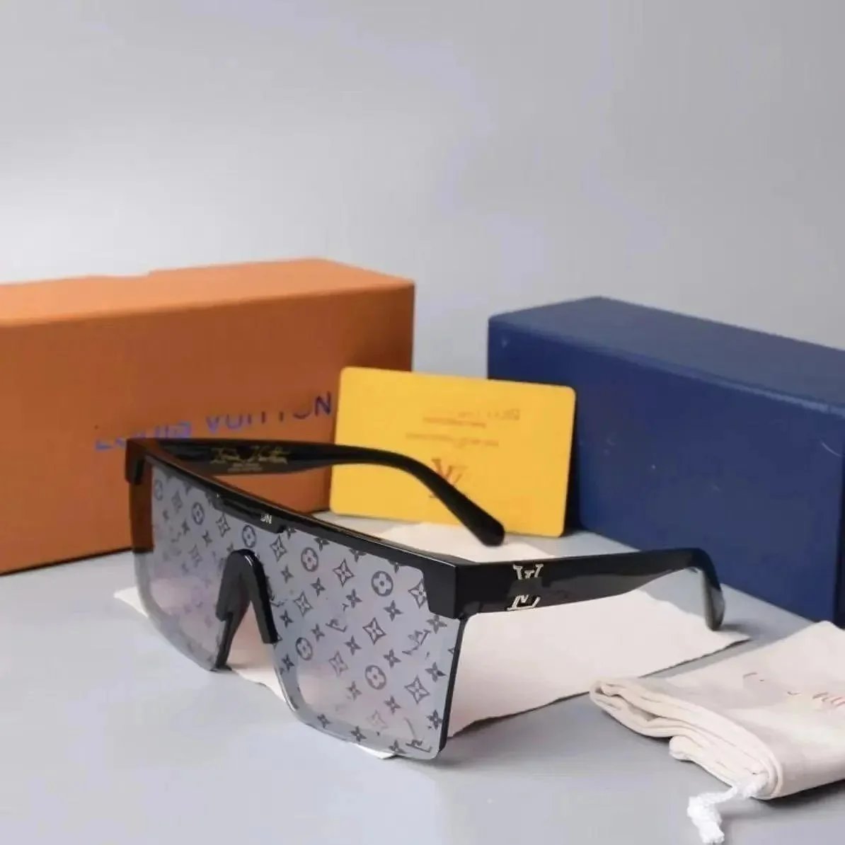 LV Glasses - Thumbnail 10