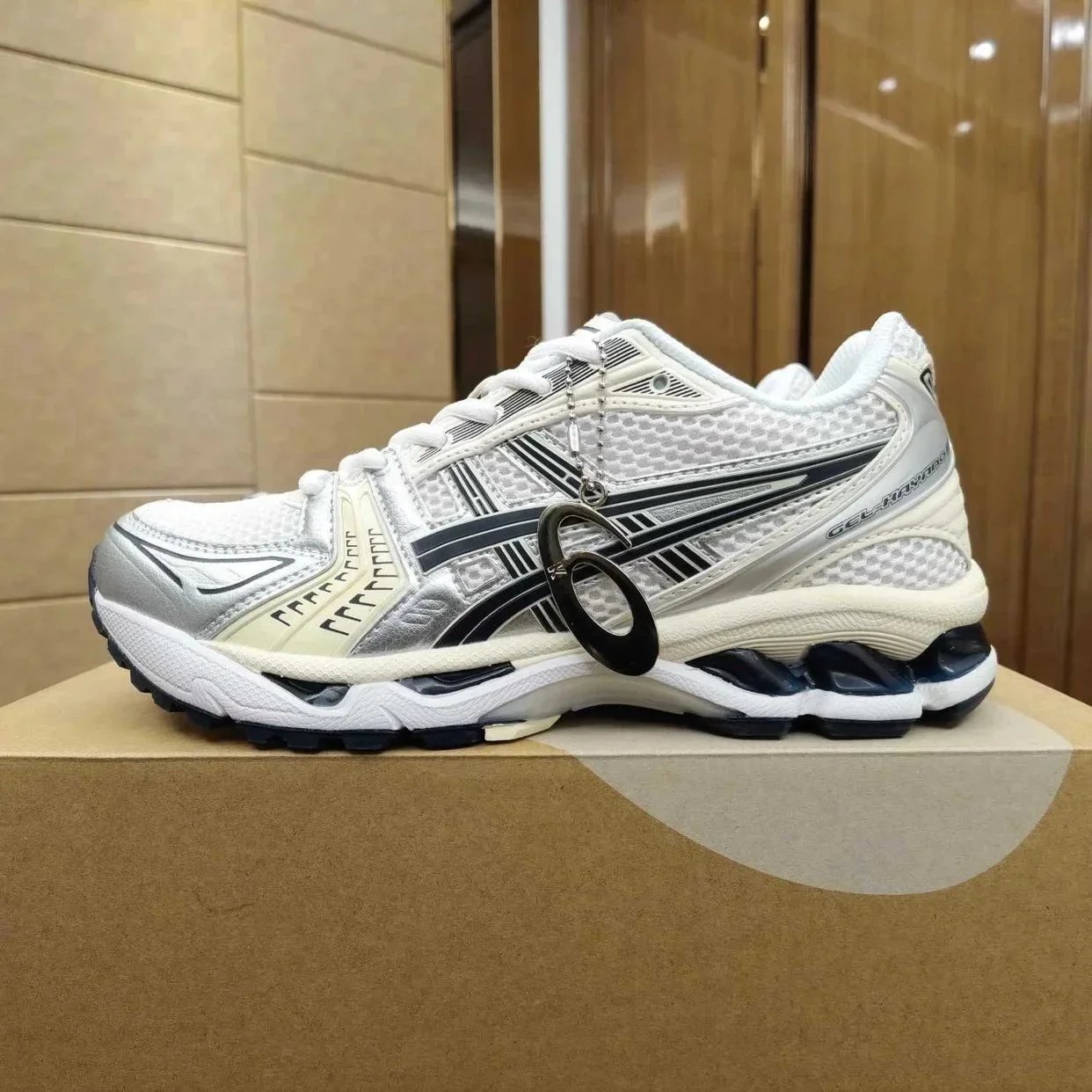 ASICS Gel-Kayano 14 - Thumbnail 3