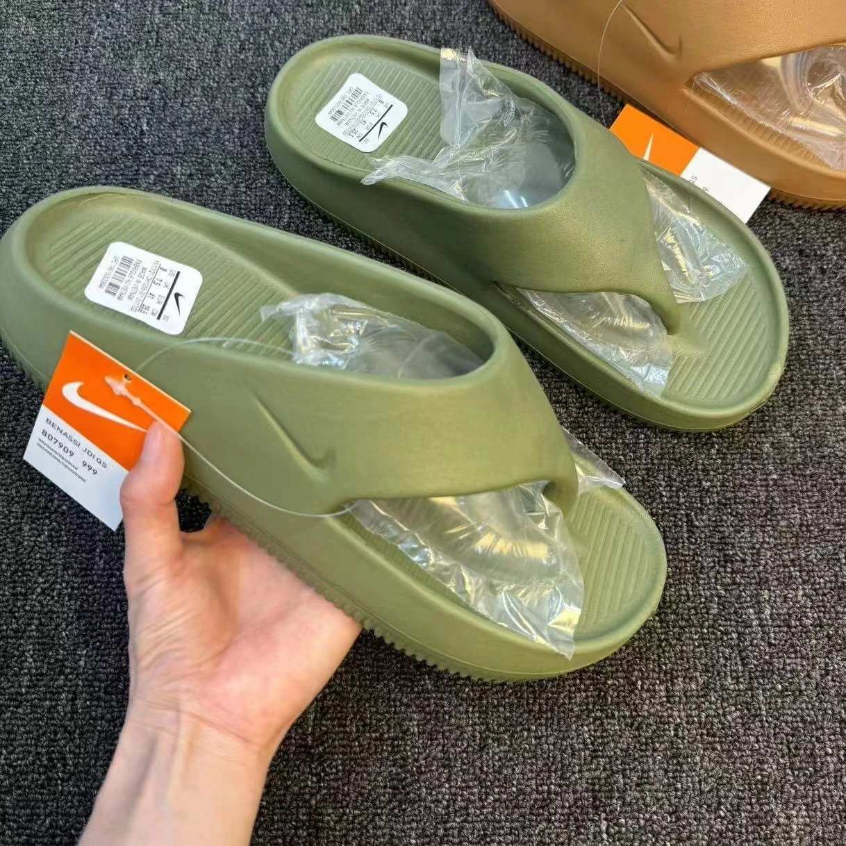 Nike Slippers - Thumbnail 14