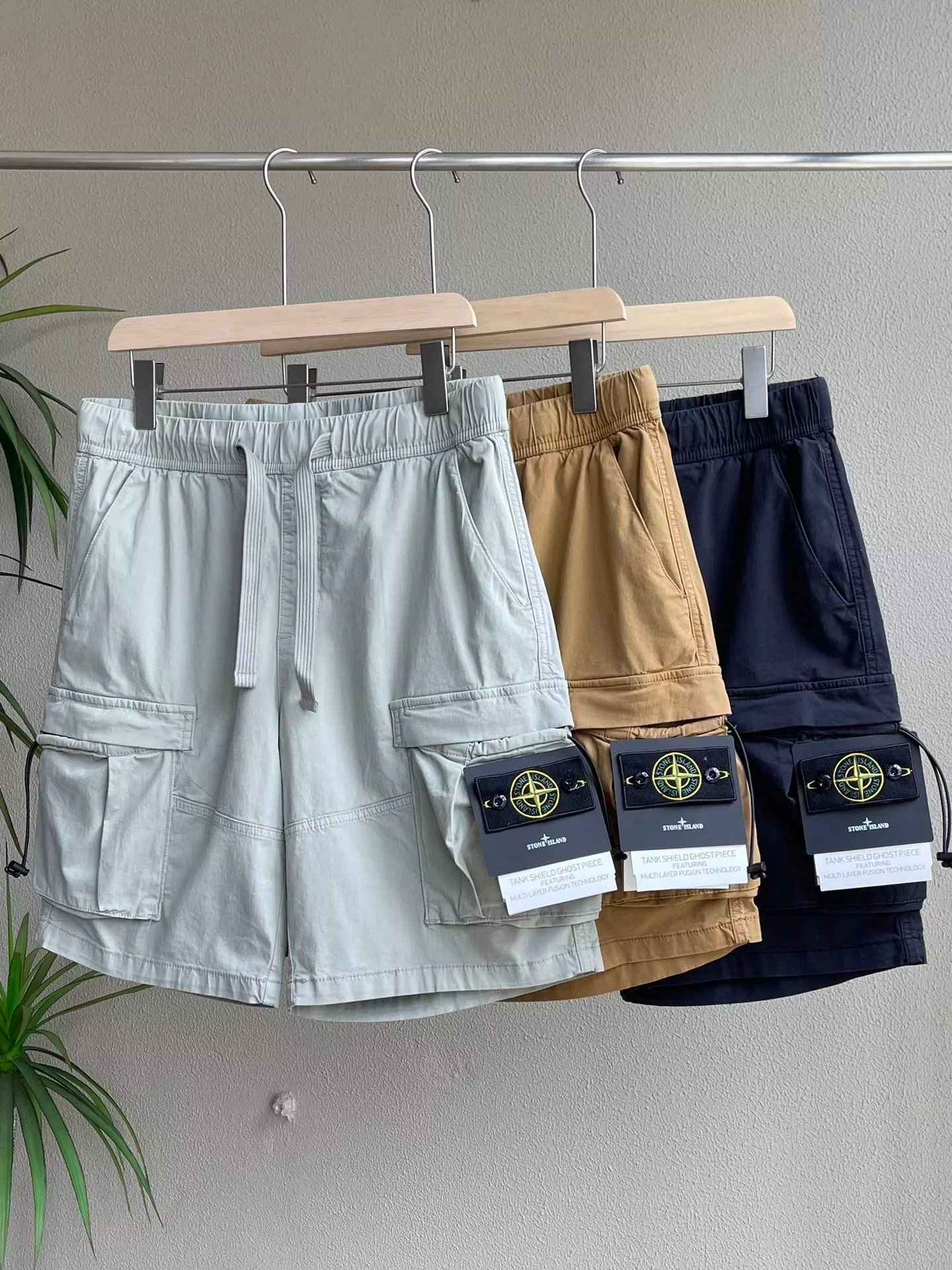 stone island shorts (40 CP) - Thumbnail 5