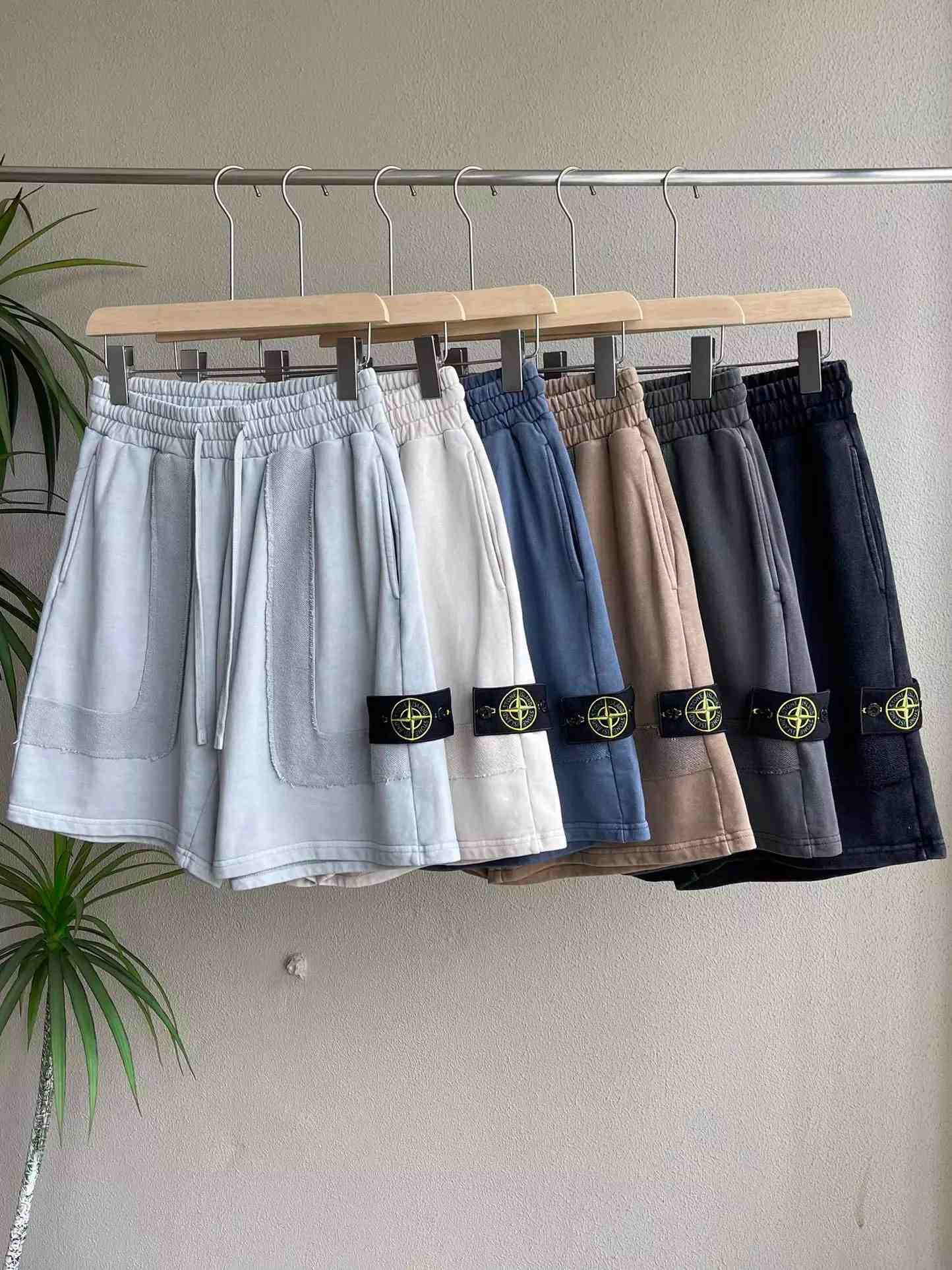 stone island shorts (40 CP) - Thumbnail 6
