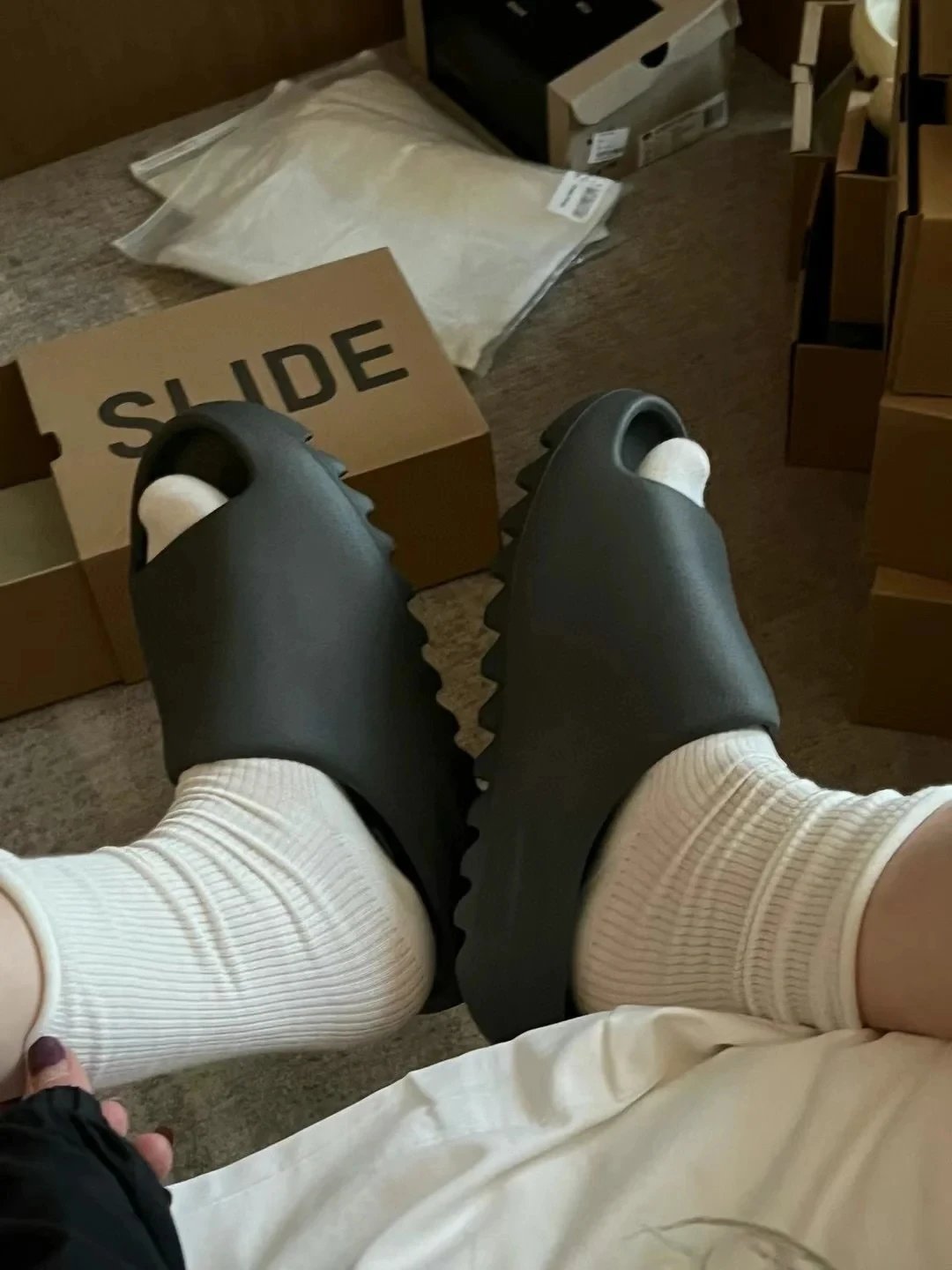 Nike Burberry Gucci Jordan various summer slippers ( 33 + styles) - Thumbnail 3