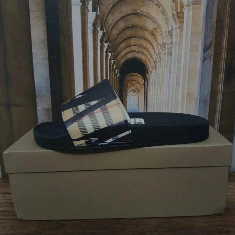 Burberry Slides - Thumbnail 11