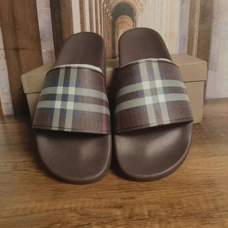 Burberry Slides - Thumbnail 14