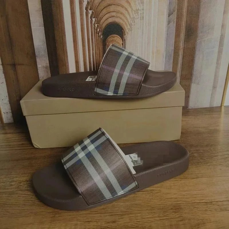 Burberry Slides - Thumbnail 15