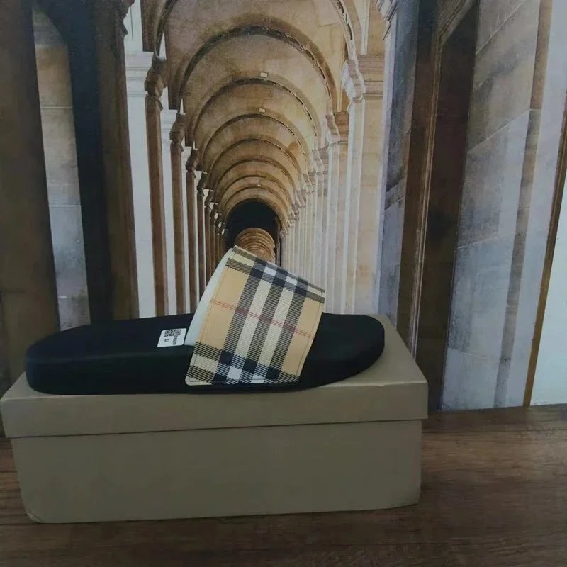 Burberry Slides - Thumbnail 2