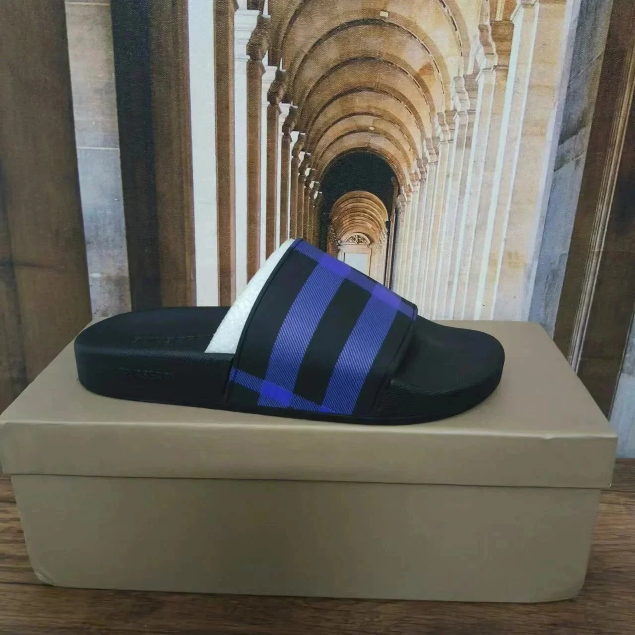 Burberry Slides - Thumbnail 7