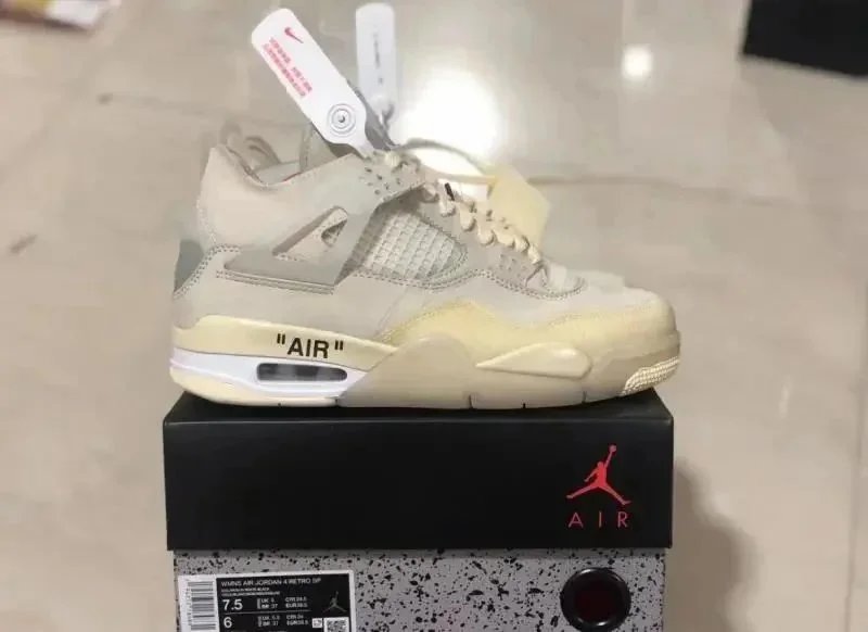 Air Jordan 4 (40 CP) - Thumbnail 3