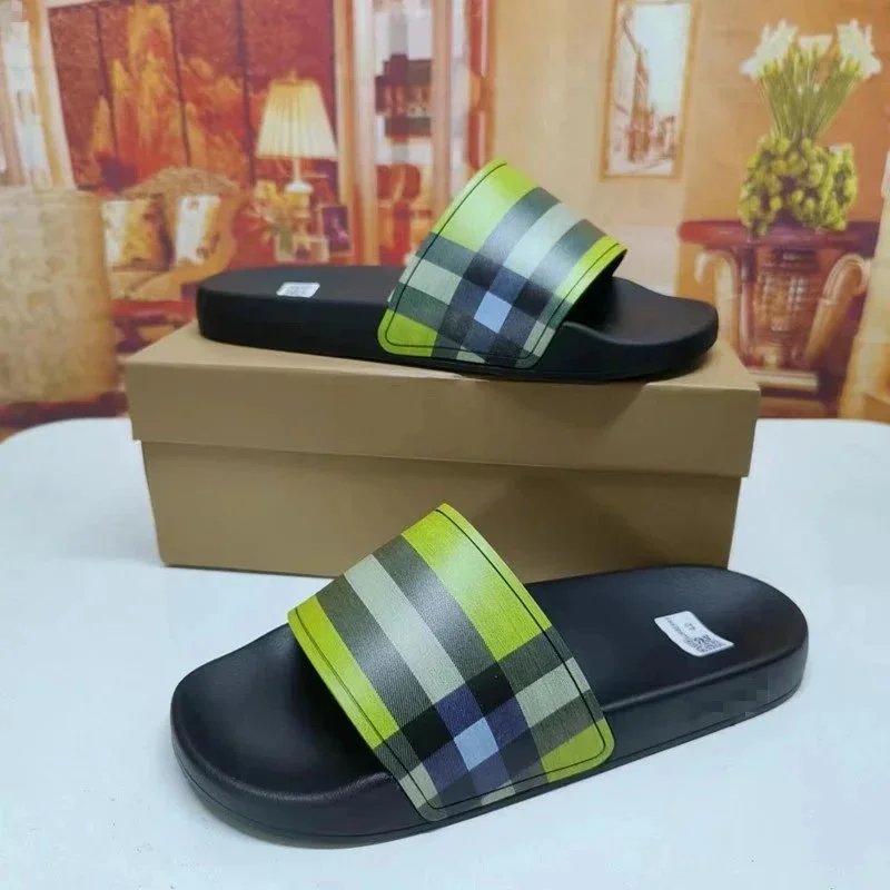 Burberry Slides - Thumbnail 11