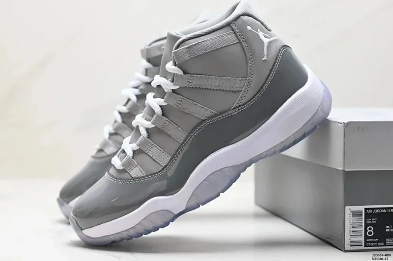 Air Jordan 3 - Thumbnail 12