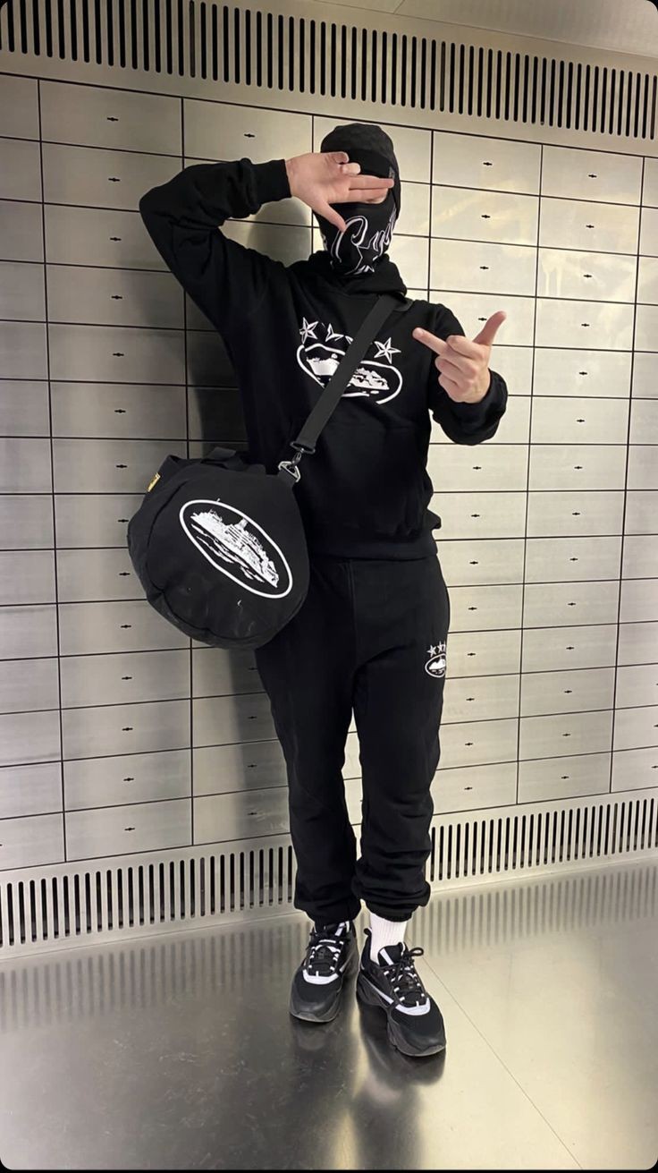 CORTEIZ Cruise Ship Hoodie & Jogger Set - Thumbnail 3