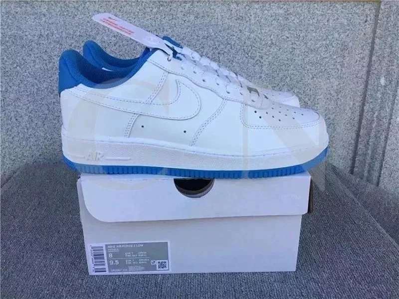 Nike Air Force 1 Supreme Sneakers - Thumbnail 8